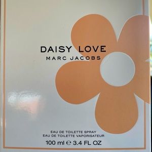 Daisy love Marc Jacobs